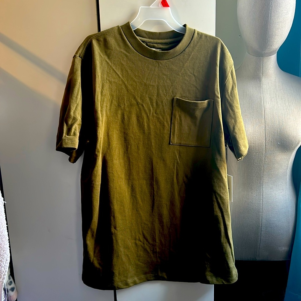 Men olive T-shirt Aimé Leon Dore size small never used with tag